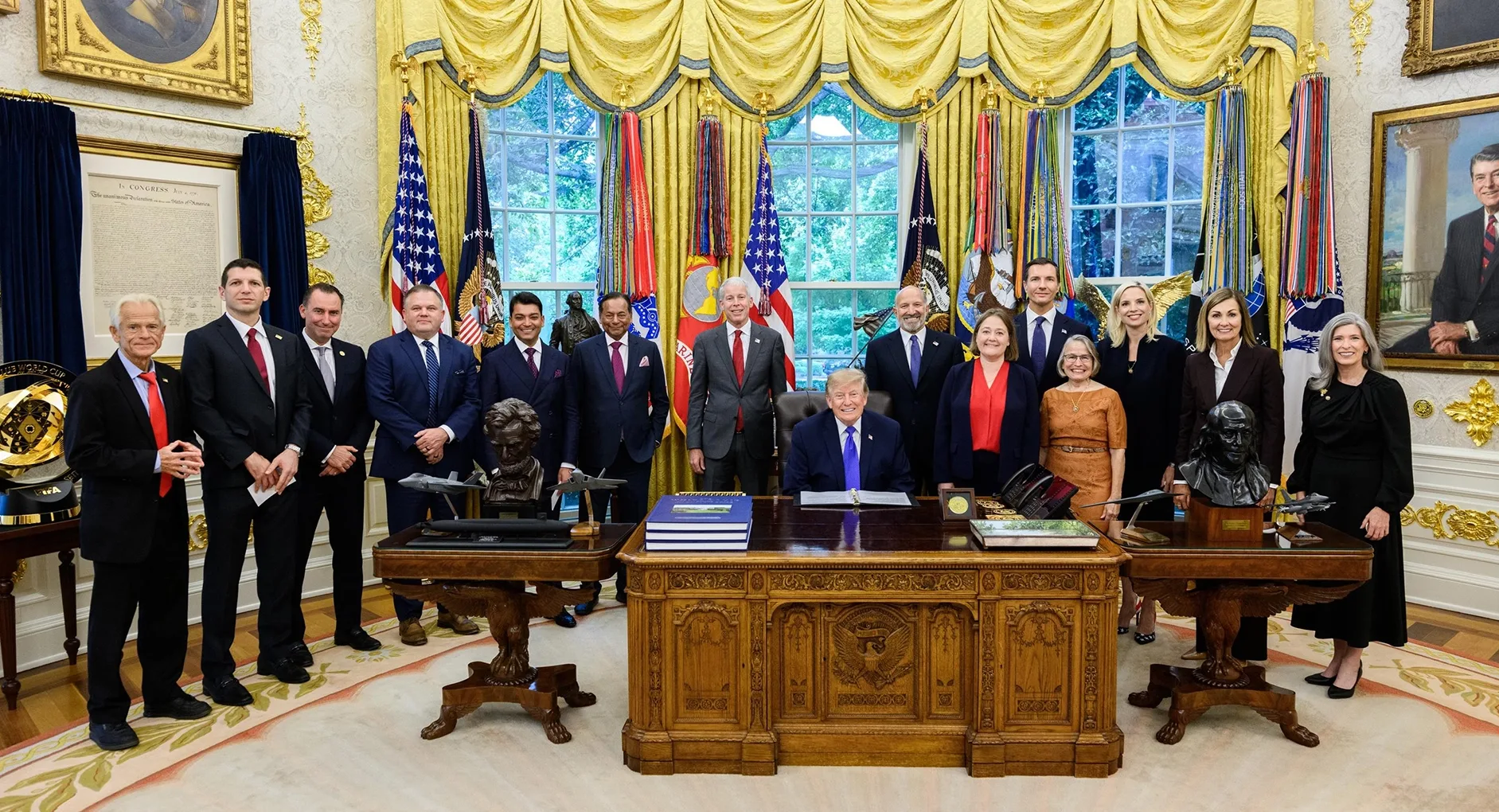 8 सितंबर 2026 को व्हाइट हाउस के Oval Office में Donald Trump ने Essar Group की अमेरिकी कंपनी Mesabi Metallics के Iowa में प्रस्तावित बड़े स्टील प्लांट की घोषणा की थी। कार्यक्रम में Essar Group के Ravi Ruia और Rewant Ruia समेत कंपनी के अधिकारी मौजूद थे।