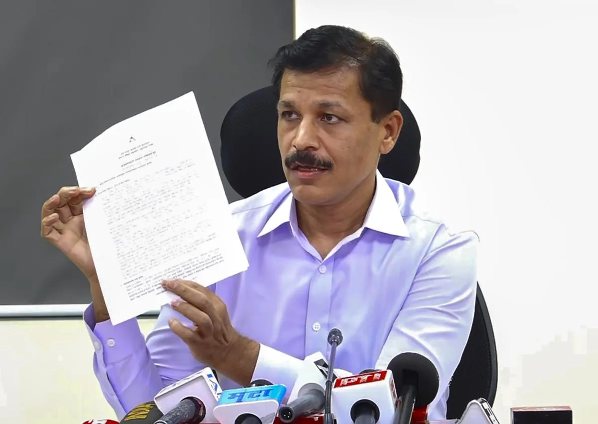 महाराष्ट्र खाद्य एवं औषधि प्रशासन के आयुक्त तुकाराम मुंडे मुंबई में एक प्रेस कॉन्फ्रेंस को संबोधित करते हुए।  (फ़ोटो क्रेडिट: PTI)