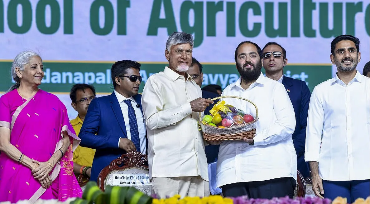 मदनपल्ले में रायलसीमा हॉर्टिकल्चर हब और इंडियन स्कूल ऑफ़ एग्रीकल्चर के शिलान्यास समारोह में RIL के एग्जीक्यूटिव डायरेक्टर अनंत एम. अंबानी।