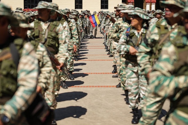 Venezuela deploys 15,000 troops to border amid increased activity of US warships