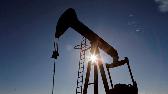 Crude oil prices jump by nearly 2% amid Israel's attacks on Qatar