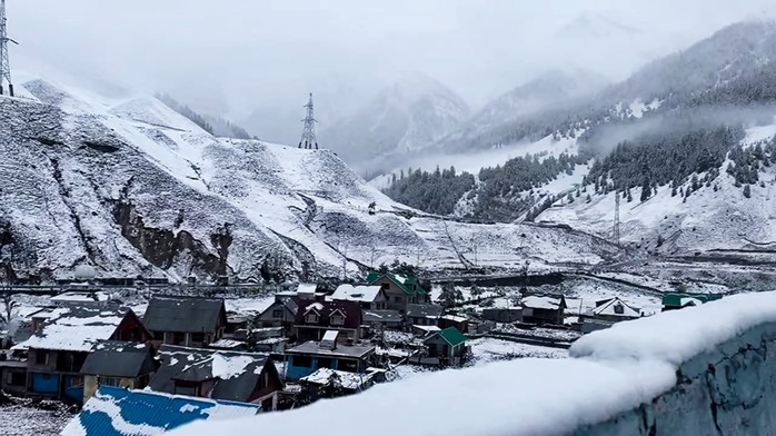 Heavy drop in temperature in Kashmir
