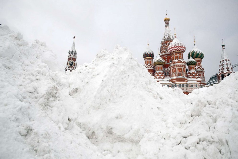 Heavy snowfall in Moscow and Kamchatka